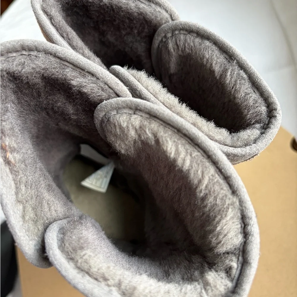 UGG Women's Amie Gray Suede Slim Short Sheepskin Boots - Picture 6 of 7